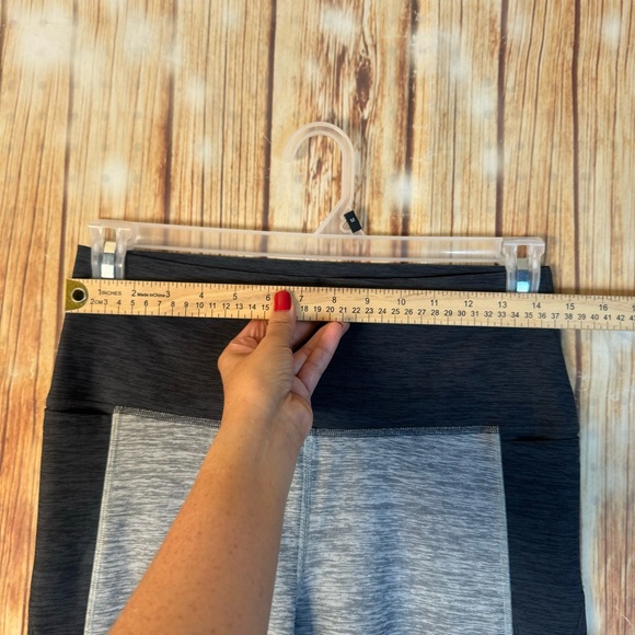 Victoria’s Secret Pink Ultimate Women’s Gray Colorblock Leggings Size Large - Picture 4 of 6